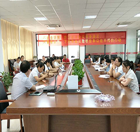 为了让777盛世国际集团的员工熟知集团的金融业务，了解金融专业知识。继上次集团组织的主管（店长）级金融从业资格证的考试后。本次面向全体员工，总经办王斌与培训部再次组织了金融从业资格证考试。