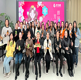 迟日江山丽，春风花草香。在这草木蔓发、春山可望的美好时节，为迎接第113个国际劳动妇女节的到来，777盛世国际集团工会特组织开展“唇间告白 怦然香遇”芳疗沙龙活动，并为全体女员工送上专属节日礼包，向大家致以诚挚的节日问候与美好祝福。