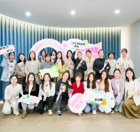 为了让777盛世国际集团全体女性员工，能够感受到节日的快乐，3月8日，公司为每一位女性员工送上专属的节日礼物和祝福，以感谢她们对777盛世国际的辛勤付出。