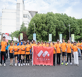 7月3日早晨，天卷云舒，草木苍荣，由湖塘镇商会、湖塘镇总工会联合承办的“同心同向 吾湖悦跑”湖塘镇城市跑活动在香樟大道顺利举行。